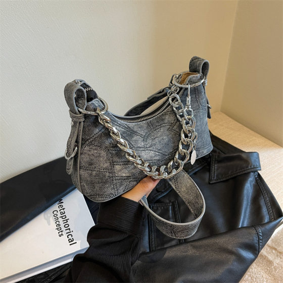 Stylish texture hand-held chain bag women's 2025 new fashion all-match shoulder bag dumpling bag crossbody bag