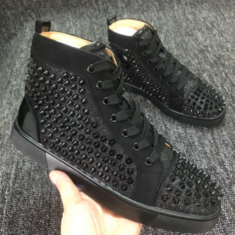 ヨーロッパ駅の新型cl赤い底の靴の黒い絨毯のスエードの皮の高い組のリベットの靴のドリルのファッションの潮流は板の靴を合わせます。|undefined