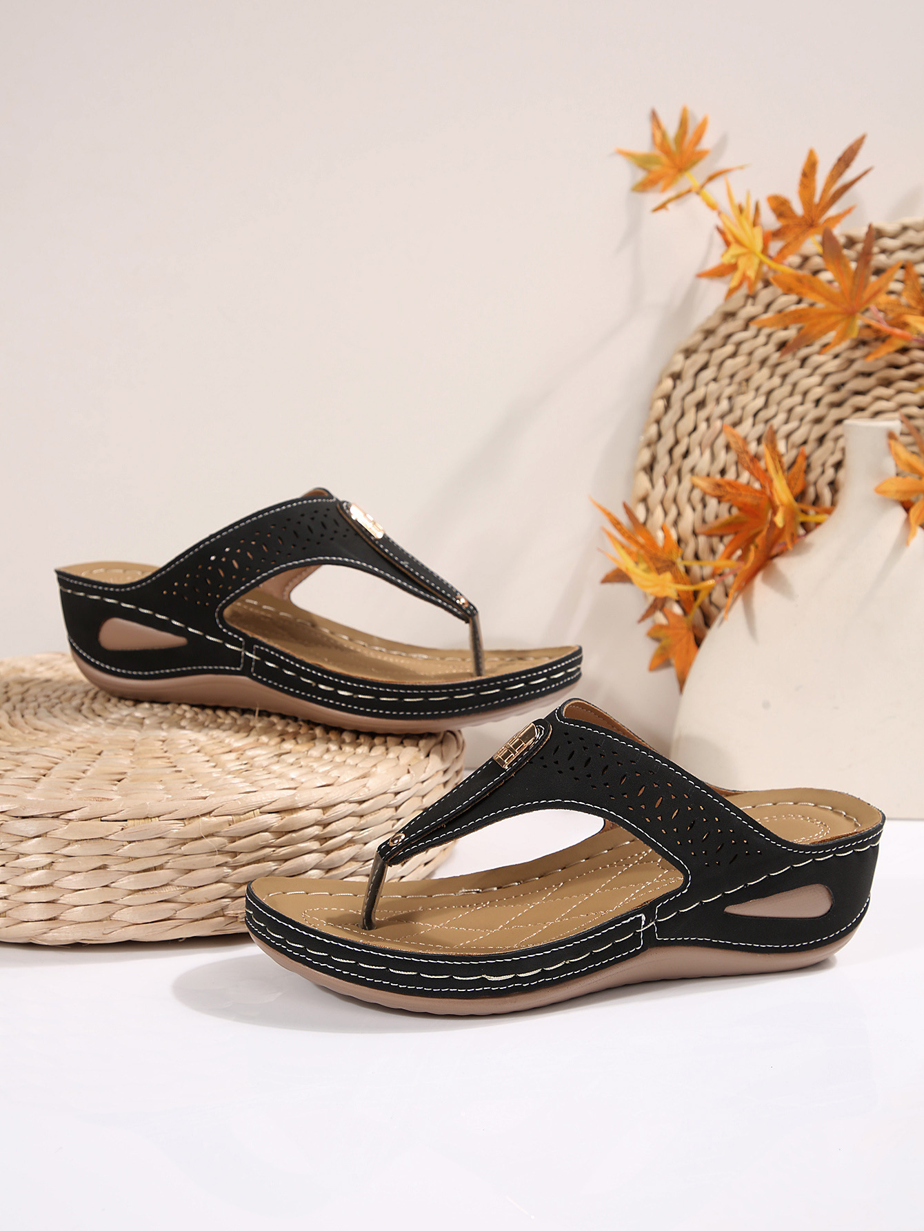 Women's Plus Size Platform Flip Flops Hollowed Out Wedge Heel Sandals Summer New Style Beach Sandals Wholesale Size 43_vogvips.com