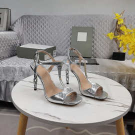 TOM链条跟凉鞋2024春夏新款真皮简约铁跟经典高跟凉鞋婚礼heels