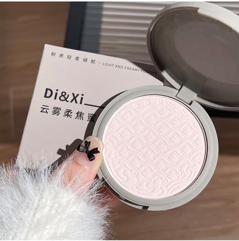 Di&Xi Cloud Mist Soft Caramel Powder Compact is fine, pseudo-natural, whitening, naturally brightening, concealing, versatile, popular and affordable undefined