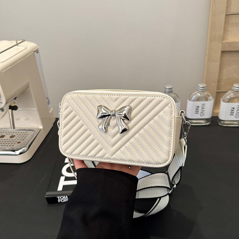 Bolsos transfronterizos para mujer 2024 nuevo bolso de cámara de todo fósforo de moda de alta gama casual simple bolso cuadrado pequeño de mensajero de un solo hombro