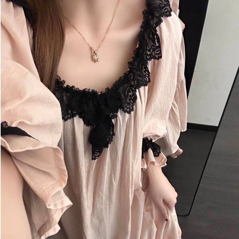 Luxurious black and pink color-blocking lace cloud cotton nightgown, long-sleeved French court-style long dress for spring and autumn, can be worn as home wear Luxurious black and pink color-blocking lace cloud cotton nightgown, long-sleeved French court-style long dress for spring and autumn, can be worn as home wear