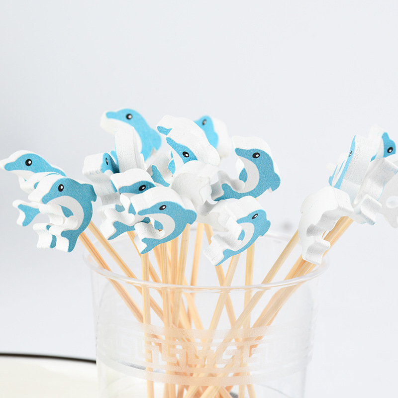 Fábrica de suministro al por mayor dibujos animados desechables marcadores de fruta palillos de dientes artísticos marcadores de bambú delfines creativos marcadores de fruta