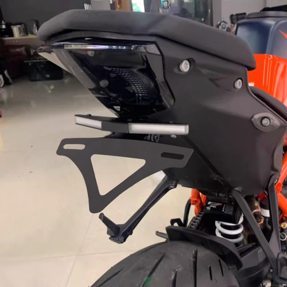 Suitable for 20-25 models of KTM1290Duke, modified folding short-tail integrated license plate holder with LED sequential turn signals