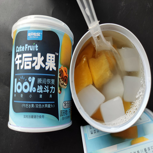 Drop shipping three squirrels two-color canned fruit 300g/can coconut fruit extruded and deformed in summer