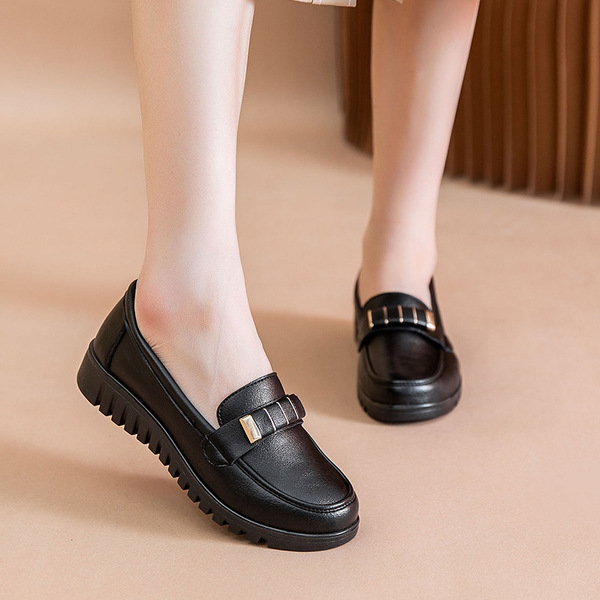 Genuine Leather Soft-Soled Non-Slip Shoes for Middle-Aged and Elderly Women, Flat-Soled Work Shoes, Black Casual, Comfortable, Versatile, and Not Tiring on the Feet