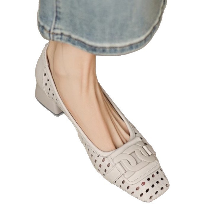 Retro francés hueco suave zapatos de sola sola mujer 2026 verano transpirable tejido poco profundo cuero suave madre sandalias agujero