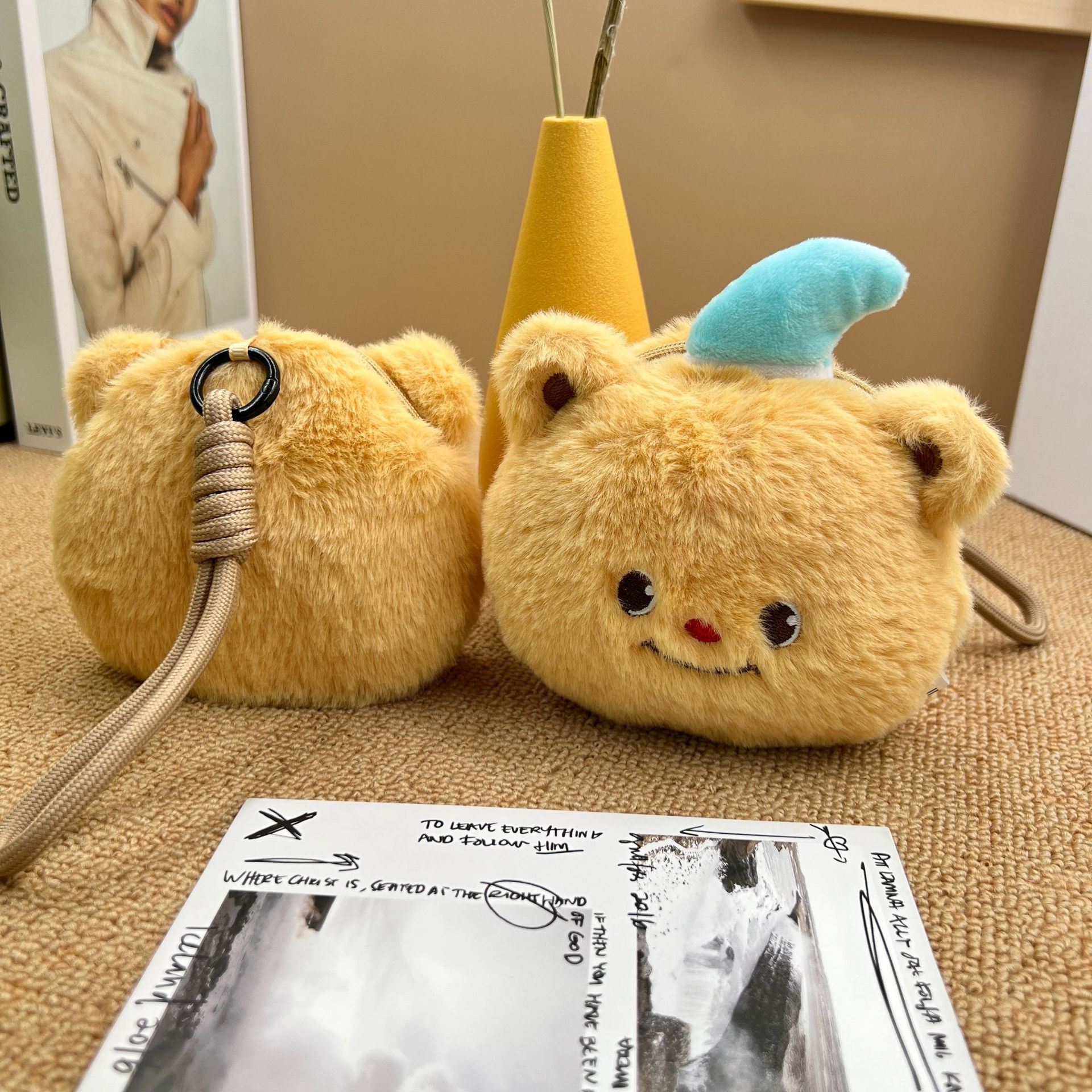 新款黄油小熊方形毛绒零钱包便携式证件卡包套爪机娃娃小型收纳包