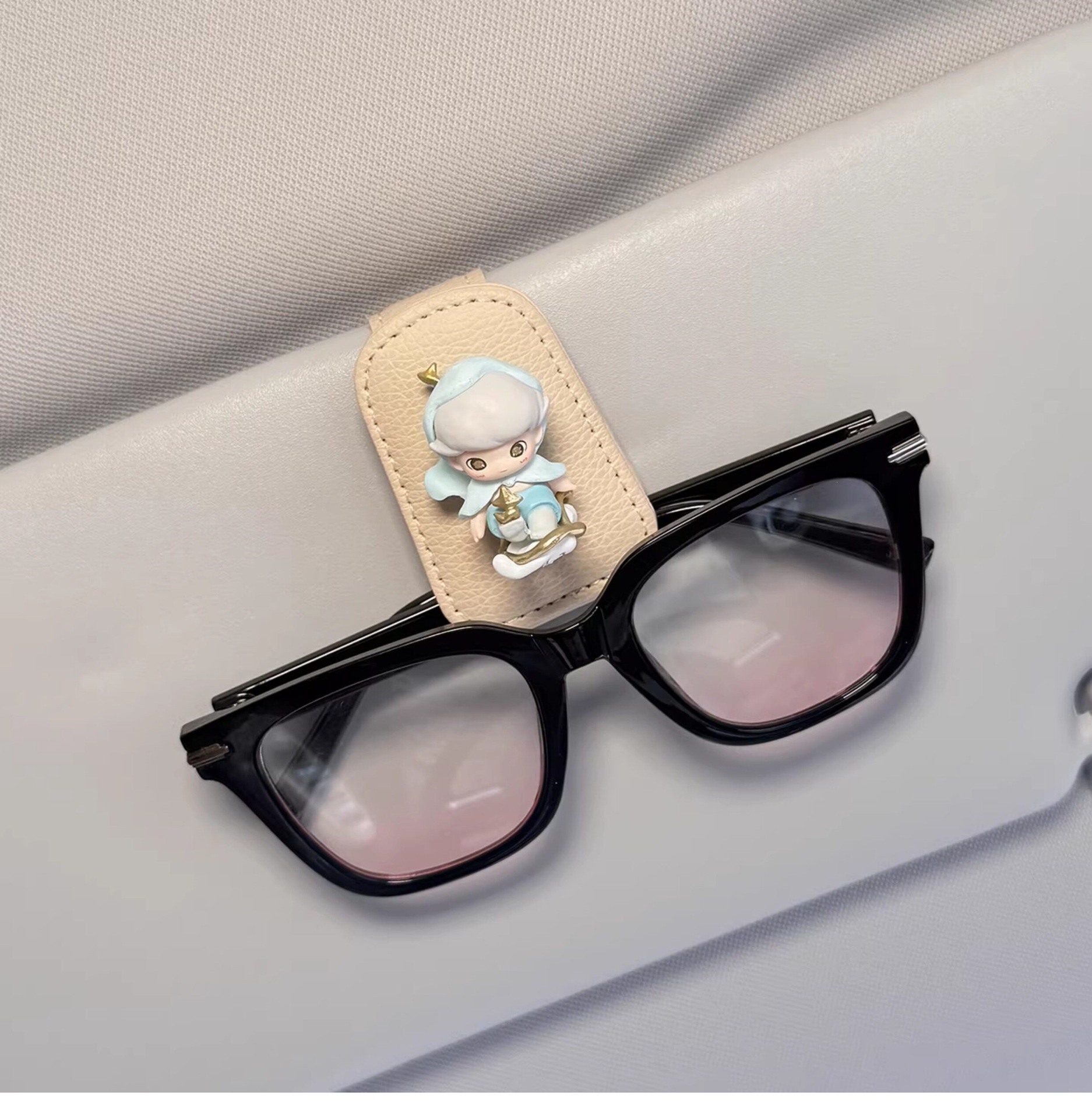 Car-Mounted Glasses Clip for Use in the Car, Sunglasses Holder, Sun Visor Magnetic Clip, Cute Decorative Accessory for Women