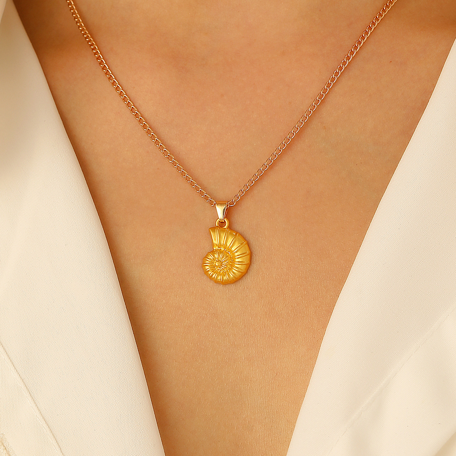 08kc gold conch 0672