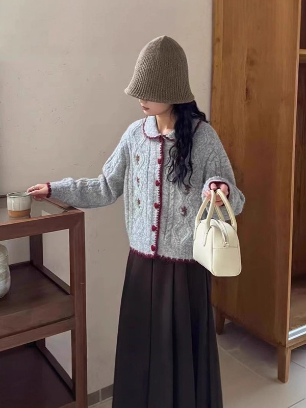 花朵刺绣韩系软糯甜美复古羊毛混纺针织开衫秋冬撞色娃娃领毛衣女|undefined