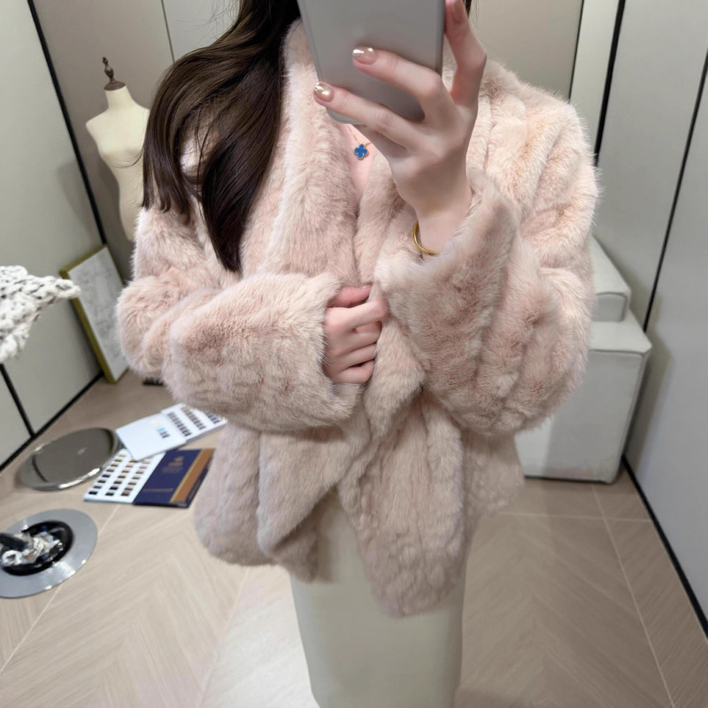 Luxurious Soft Rabbit Fur Eco-Friendly Fur Coat for Women with Gentle Large Lapel, Warm and Thick Short Jacket