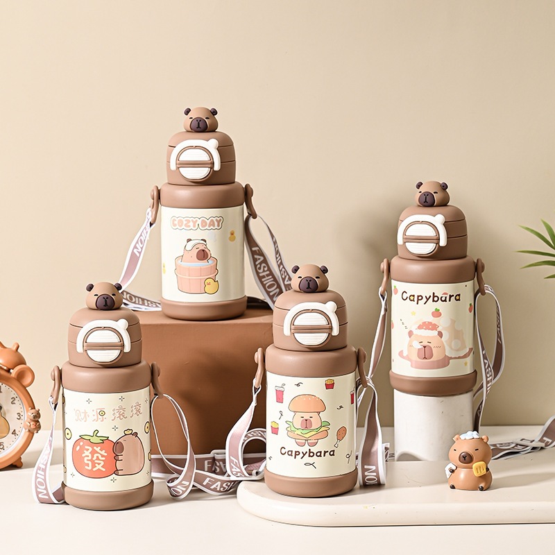 2025 Kapibara taza de calor para niños de alto valor facial, gran capacidad para llevar lindos tazas de agua portátiles