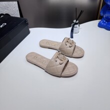 С���L����Ů2026�¿�r���⴩���ܛ��һ���Ϻڽ�ƽ��ɳ������Ь