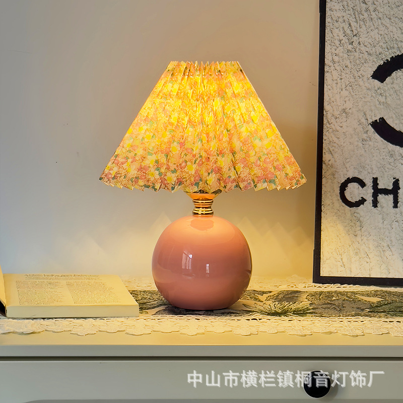 Vintage Floral Ins Nordic Pleated Table Lamp Pastoral French Style Table Lamp Bedroom Bedside Decorative Ambient Night Light