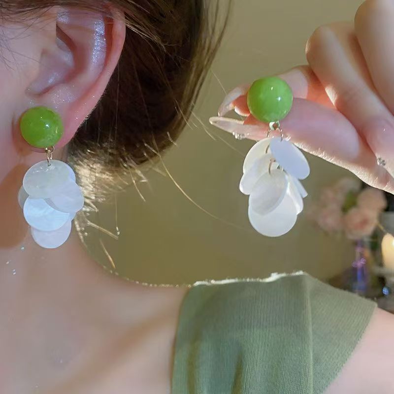 Fresh and Sweet Avocado Green Earrings, Fashionable and Versatile Holiday Style Earrings, Accessible Luxury and High-End Tassel Earrings Fresh and Sweet Avocado Green Earrings, Fashionable and Versatile Holiday Style Earrings, Accessible Luxury and High-End Tassel Earrings