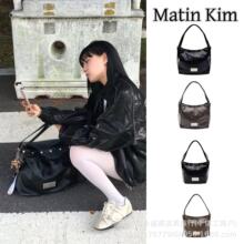韩国小众matinkim品牌辣妹铆钉机车大容量通勤单肩腋下斜挎水桶包