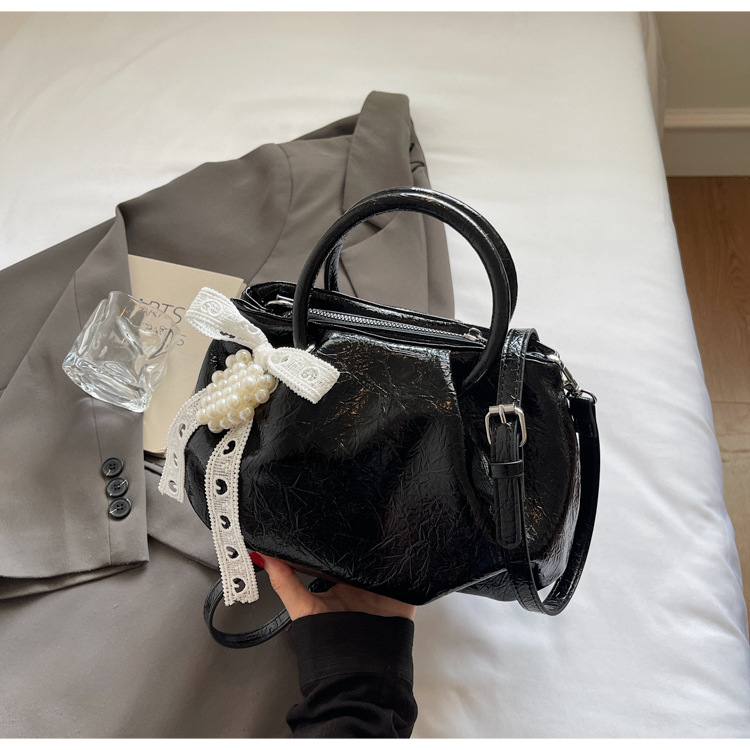 Fashionable tote bag, large-capacity underarm bag, 2025 new solid color texture women's bag, simple commuting bag, soft leather single-shoulder undefined