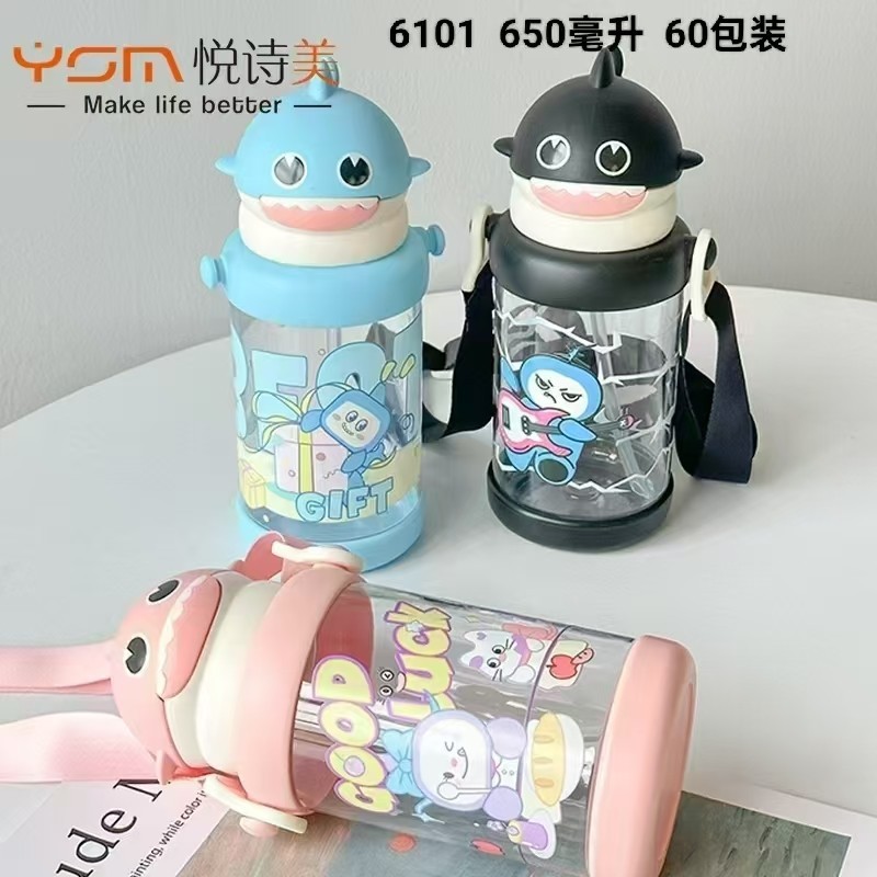 Yue Shi belleza encantadora taza de tiburón para niños taza de paja portátil taza de plástico de alto valor facial cinturón taza de regalo