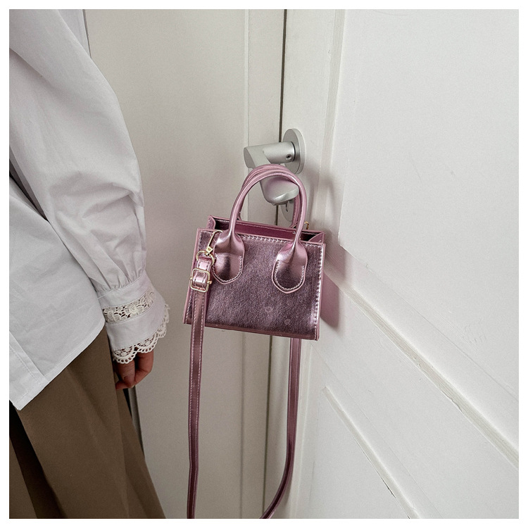 Women's Small Pu Leather Solid Color Streetwear Square Zipper Shoulder Bag Handbag Crossbody Bag display picture 2
