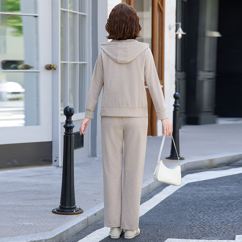 年轻妈妈秋装休闲运动服套装新款洋气上衣中老年春秋季外套两件套|undefined