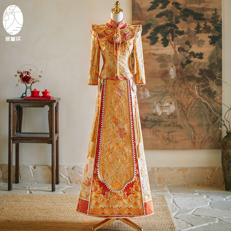 Golden Xiuhe Dress Luxury Gown 2026 New Model Bride Wedding Dragon and Phoenix Robe High-End Bridal Attire Phoenix Crown and Veil Golden Xiuhe Dress Luxury Gown 2026 New Model Bride Wedding Dragon and Phoenix Robe High-End Bridal Attire Phoenix Crown and Veil