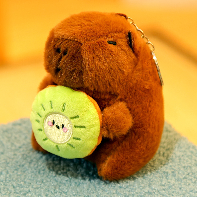 ギシギシと鳴くカピバラのカピバラのぬいぐるみが泡を吐いてつまみます。プレゼントが可愛いです。