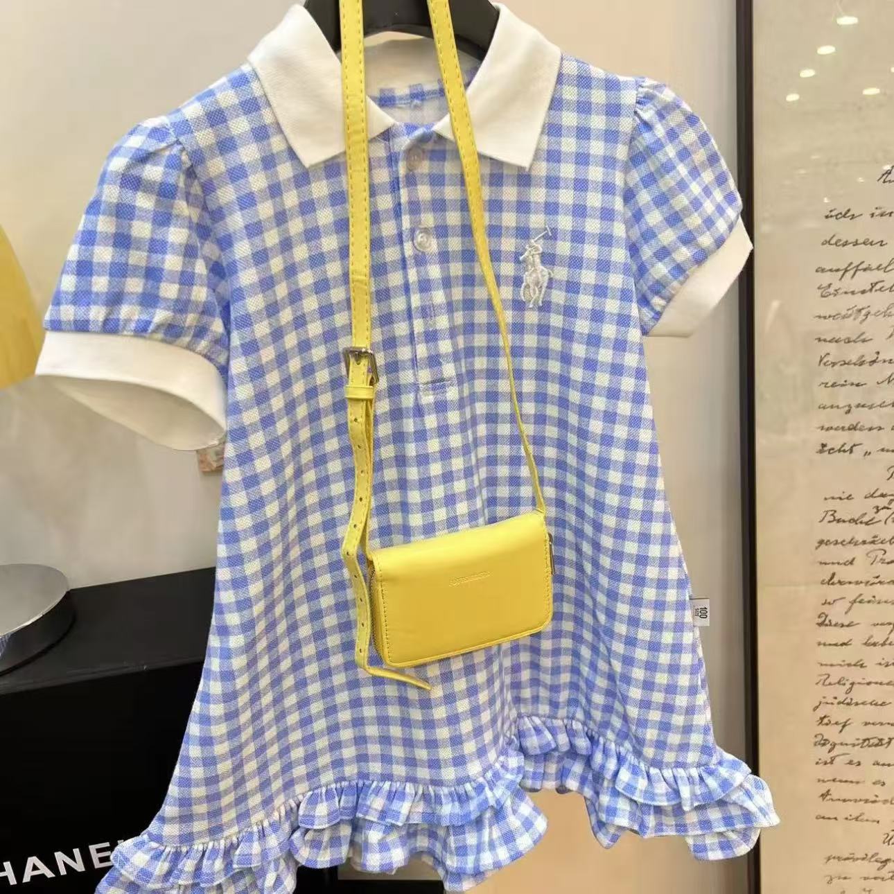 Xianning siete ropa para niños vestido de niña 25 verano nuevo estilo niña estilo extranjero vestido de encaje a cuadros con cuello Polo