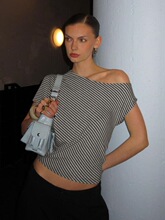 M 79905 Off Shoulder Stripe Top б����¶����� �羳ŷ��