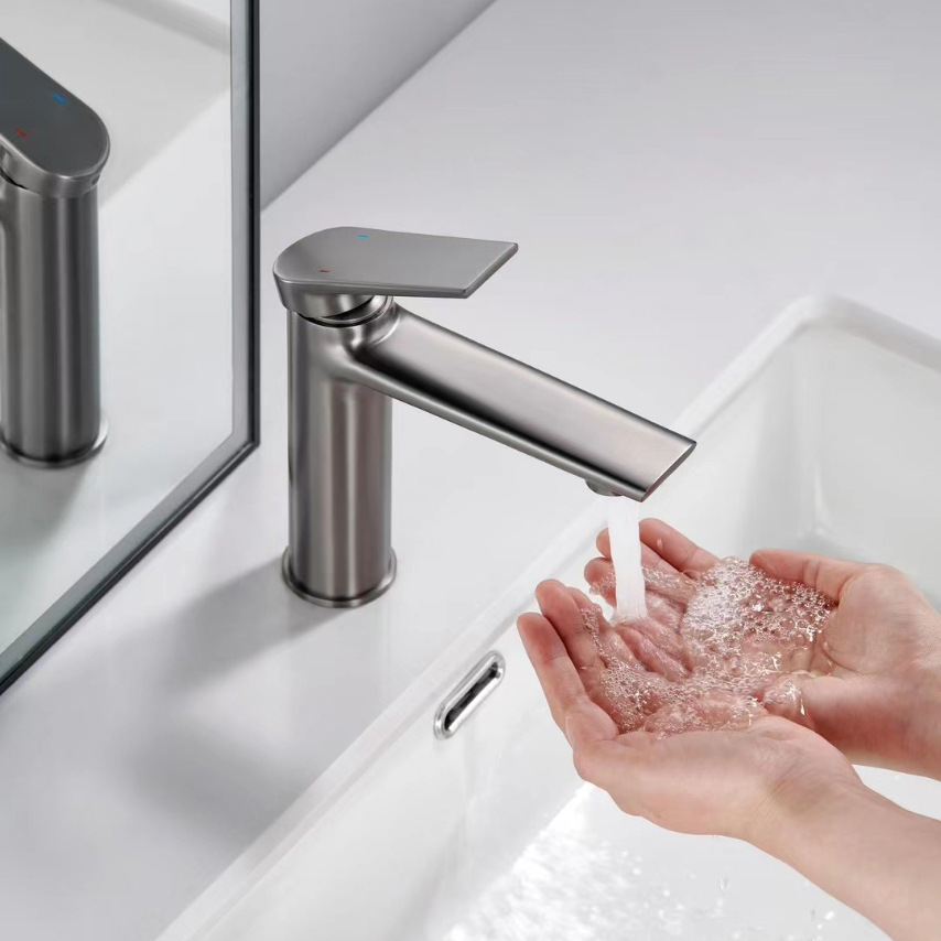 Americano cascada agua plana Cuenca del grifo de cobre alto estándar galvanoplastia/oro cepillado baño caliente y fría hogar comercio exterior