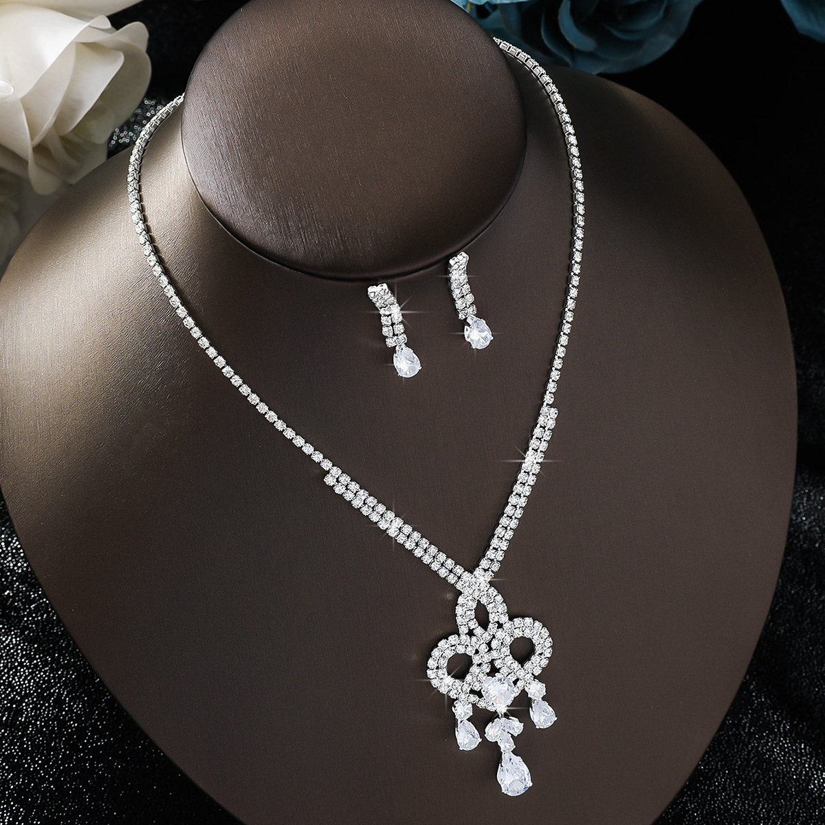 Schillernde Diamantkette Ohrringe Brauthochzeitsschmuck Mode Krallenkette Hochzeitsbankett Anzug_voghion.com