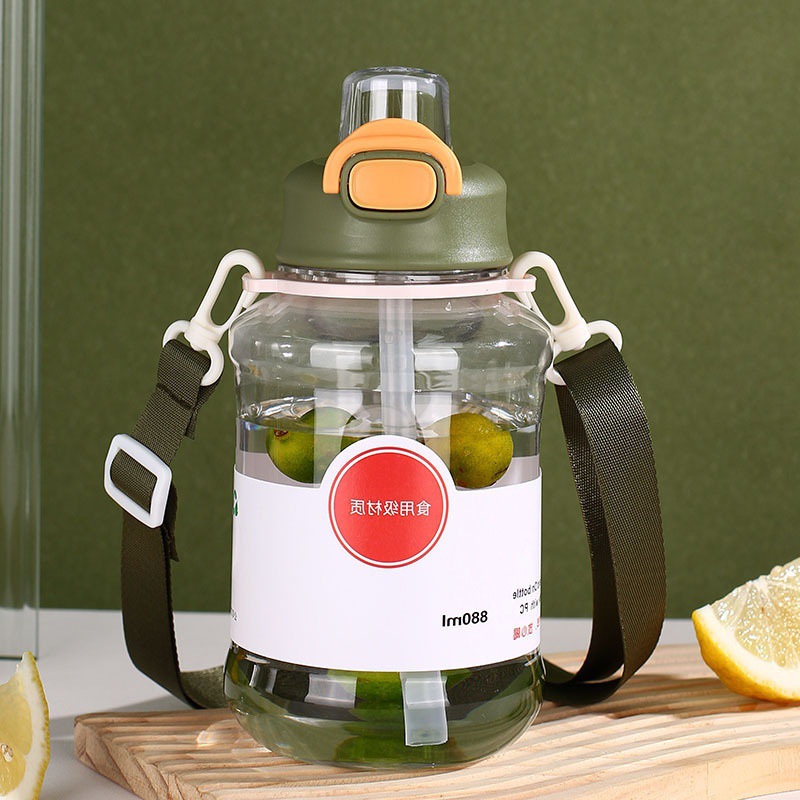 Taza de plástico de grado alimenticio doble taza de agua con mango de cinturón taza de agua conveniente con taza de escala moderna simple sin