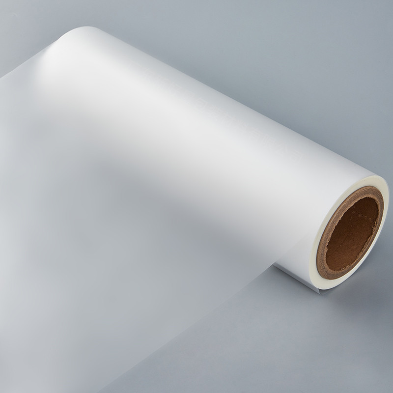 Película mate de bopp Película de embalaje de plástico impresa de grado alimenticio no transparente Película de extinción de corona opp de doble cara de una cara