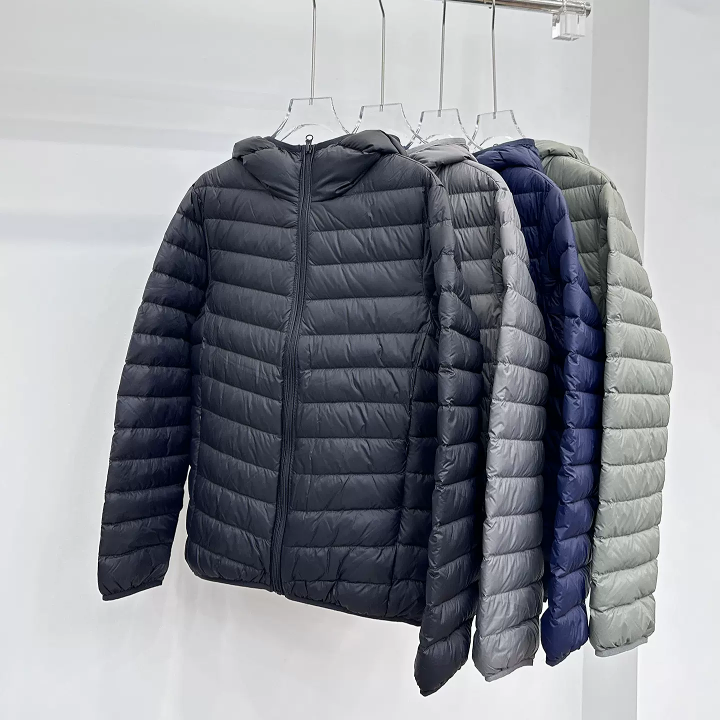 2025秋冬新款连帽短款轻薄便携排骨羽绒服男士潮流保暖休闲外套