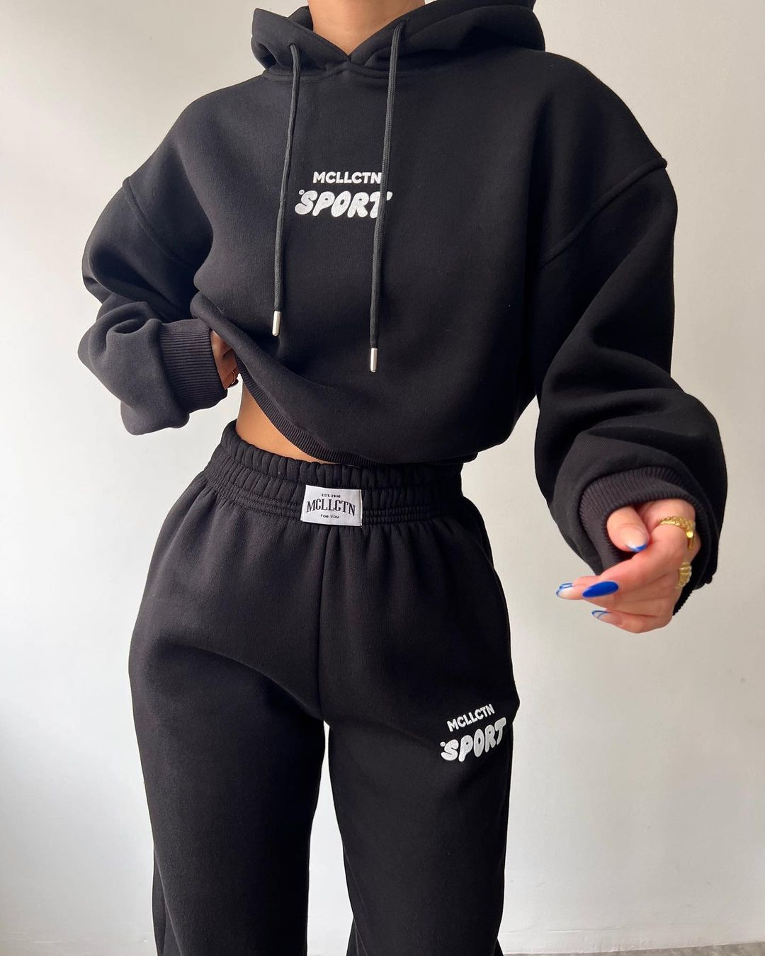 2024 Herbst/Winter neues lässiges Plüsch-Langarm-Kapuzenpullover- und Hosen-Set mit bedrucktem Kapuzenpullover_voghion.com
