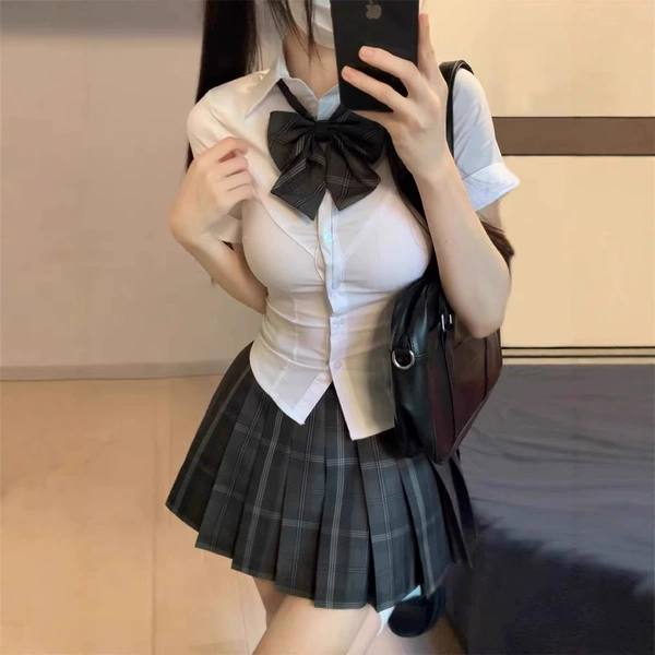 Mini-skirt, bow tie, with short sleeve