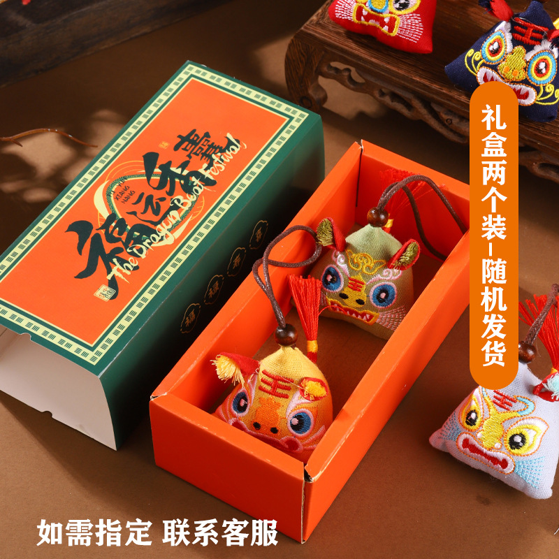 Bolsita del Festival del Bote del Dragón Bolso repelente de mosquitos de estilo chino Bolso Bolsa de la suerte Bordado tridimensional Bolsita de ajenjo de tigre Coche