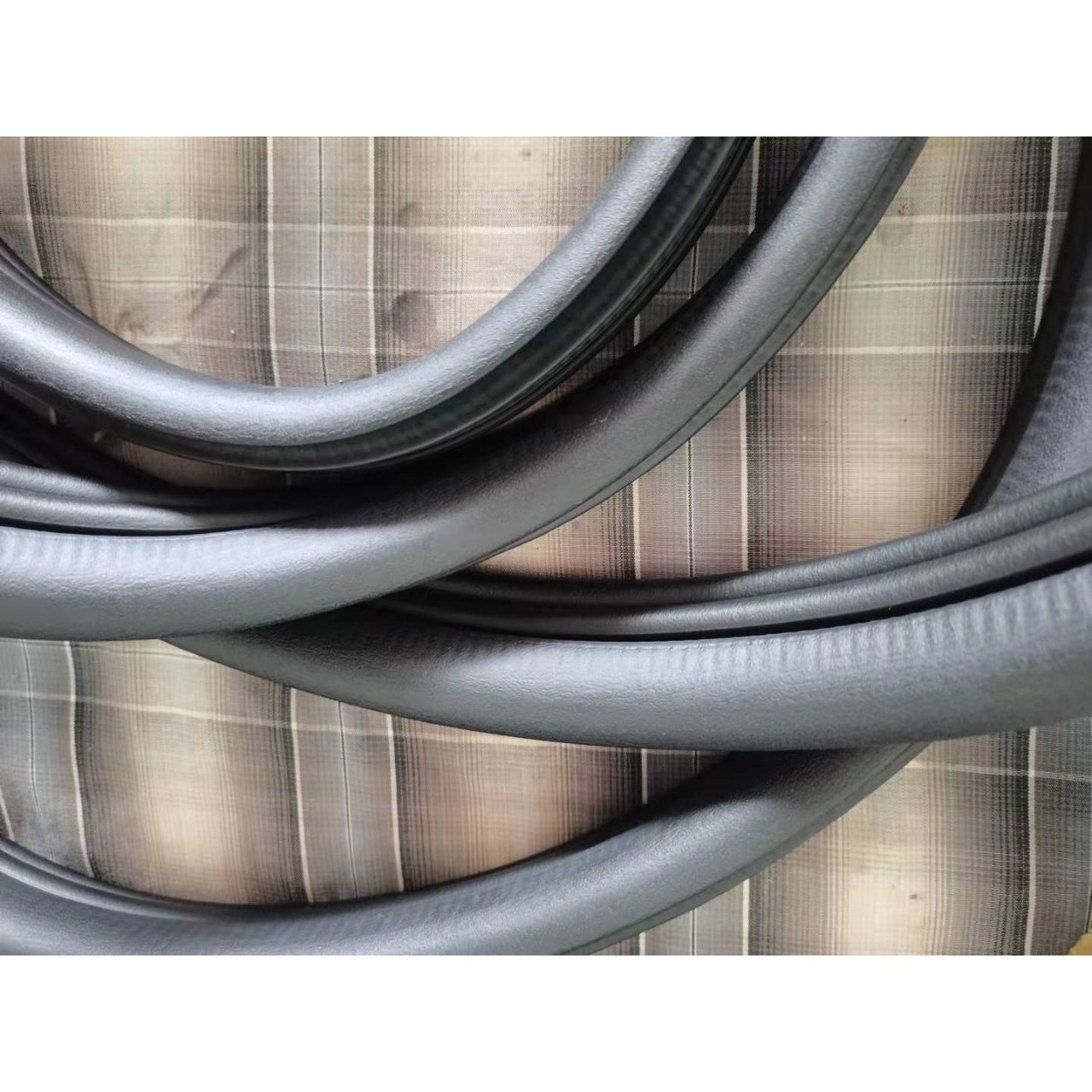 Beiben heavy-duty truck door frame sealing strip, Northern Benz vehicle door edge sealing rubber strip, Beiben spare parts