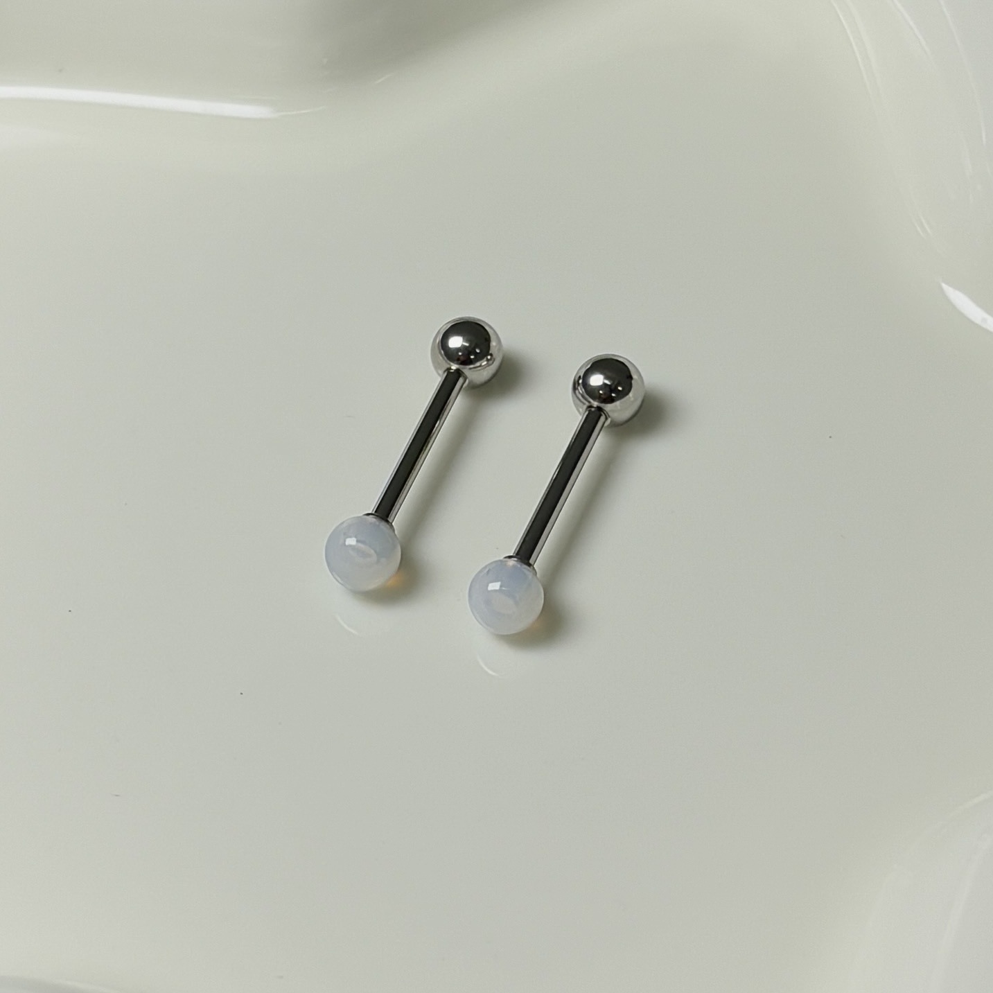 Pointed titanium steel lip stud product view