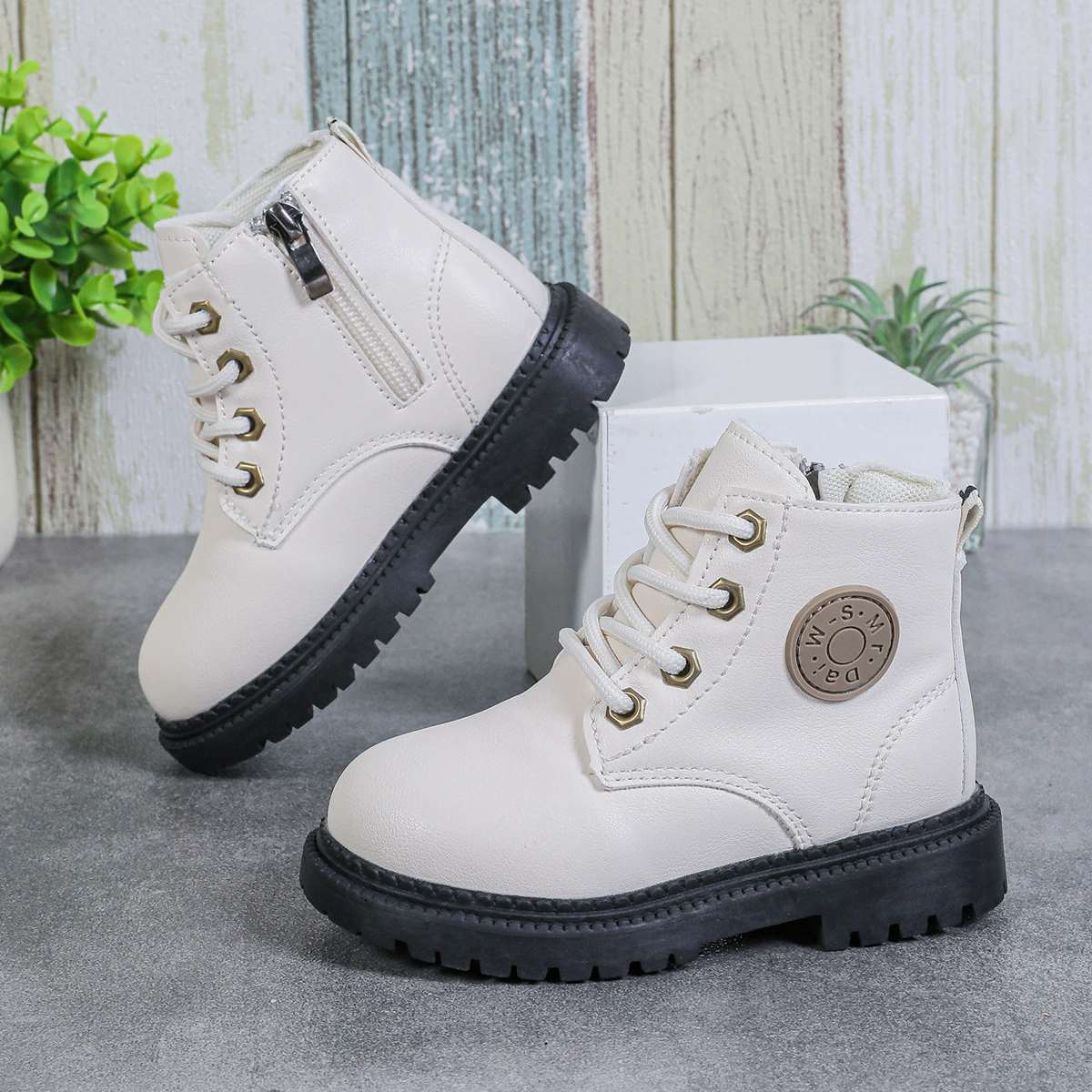 Martens non‑slip breathable boots, unisex kids and youth, white/black, lightweight 0.5 kg