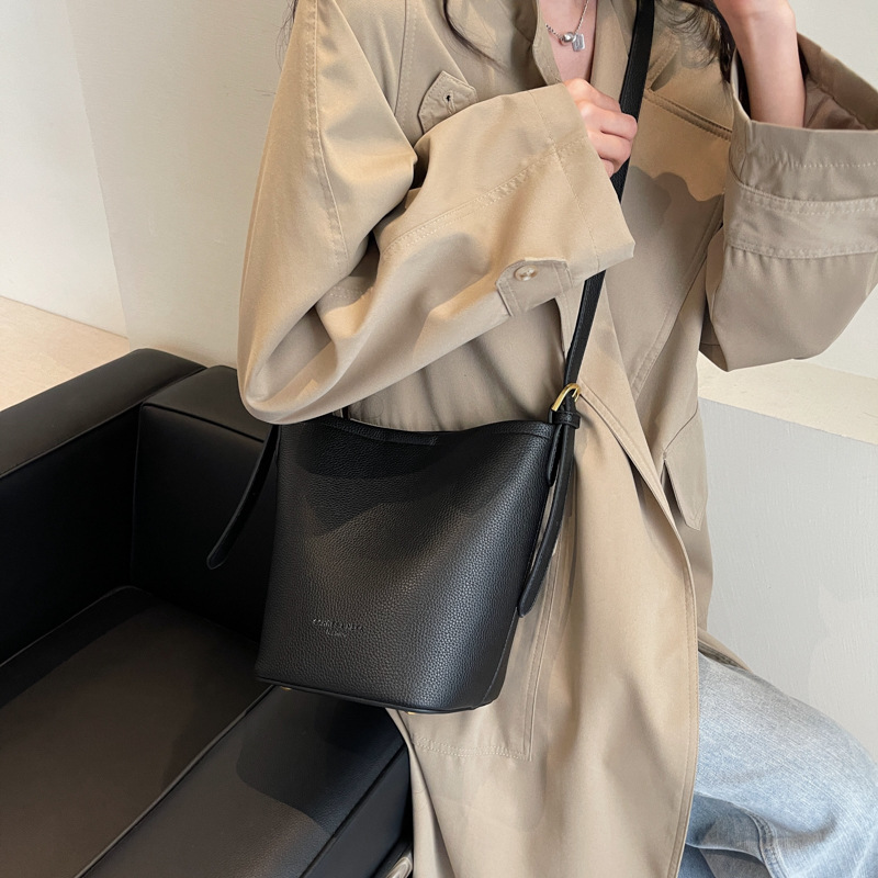 Bolso de las axilas del todo-fósforo de alta calidad para las mujeres 2024 nueva bolsa de cubo de moda casual para ir al trabajo Otoño e Invierno bolsa de hombro