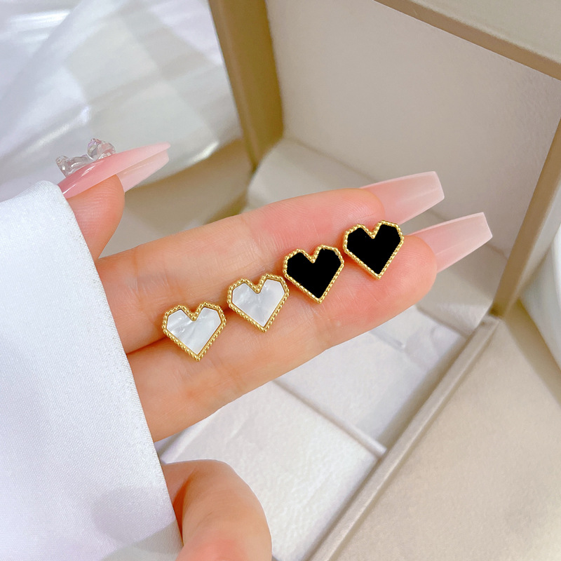 1 Pair Casual Simple Style Heart Shape Plating Inlay Titanium Steel Shell Ear Studs display picture 1