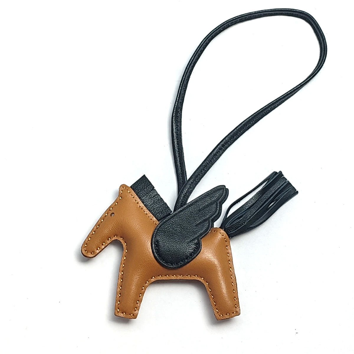 Cute Angel Little Pegasus Colgante Pit Edition H Home Colgante de bolso de caballo cosido a mano Colgante de cuero de oveja Llavero Colgante
