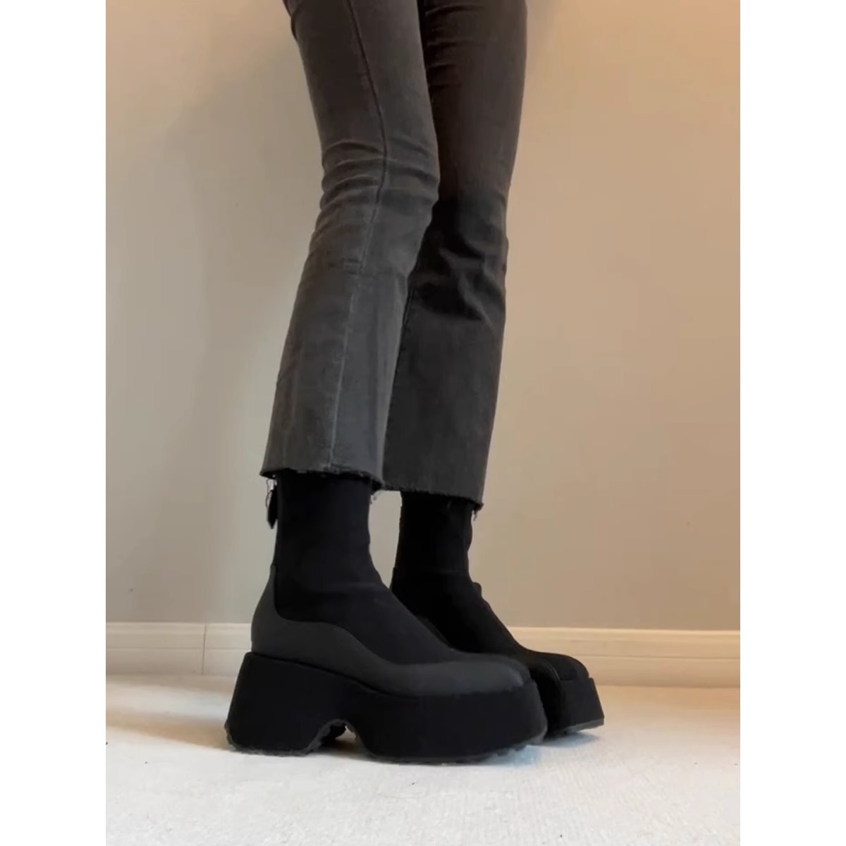 Thick-soled, Height-increasing, Elastic, Form-fitting, Back Zipper Socks For Women. 2025 Fall/Winter New Style. Small Size Black Short Boots._voghion.com