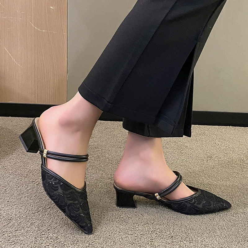 2025 новые маленькие ароматные каблуки на высоких каблуках с заостренной головкой, полторы тапки женские наружные носить две стильные темпераментные холодные тапочки