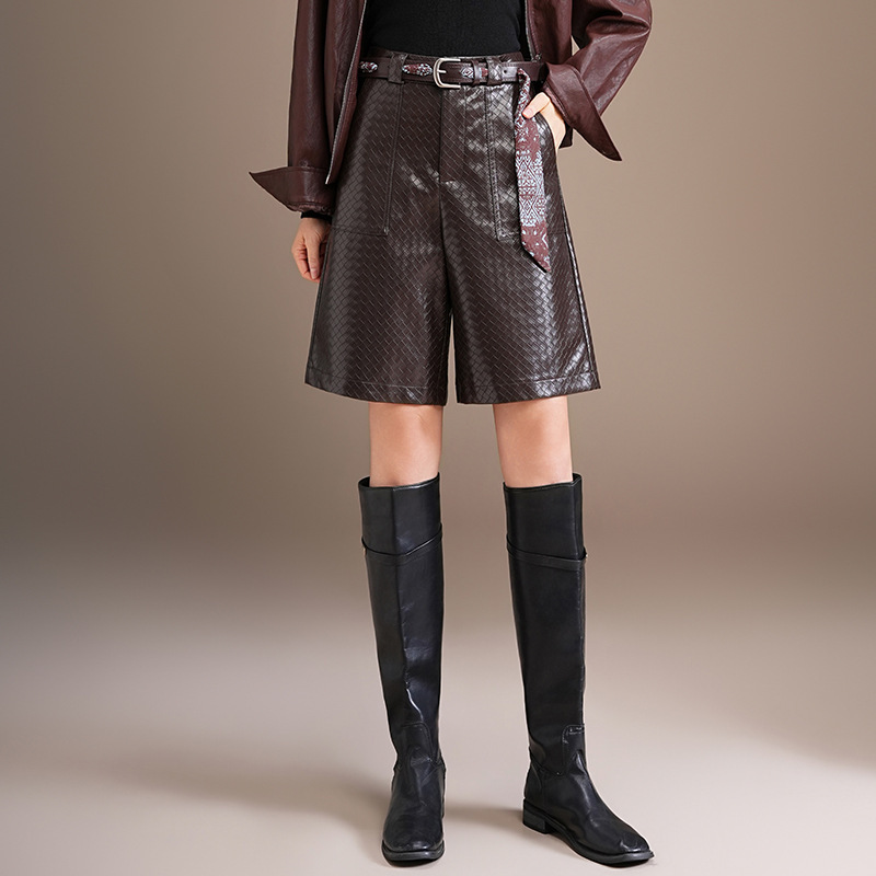 Women's plaid leather shorts, 2026 autumn and winter new style, petite PU leather wide-leg pants, casual Bermuda shorts Women's plaid leather shorts, 2026 autumn and winter new style, petite PU leather wide-leg pants, casual Bermuda shorts