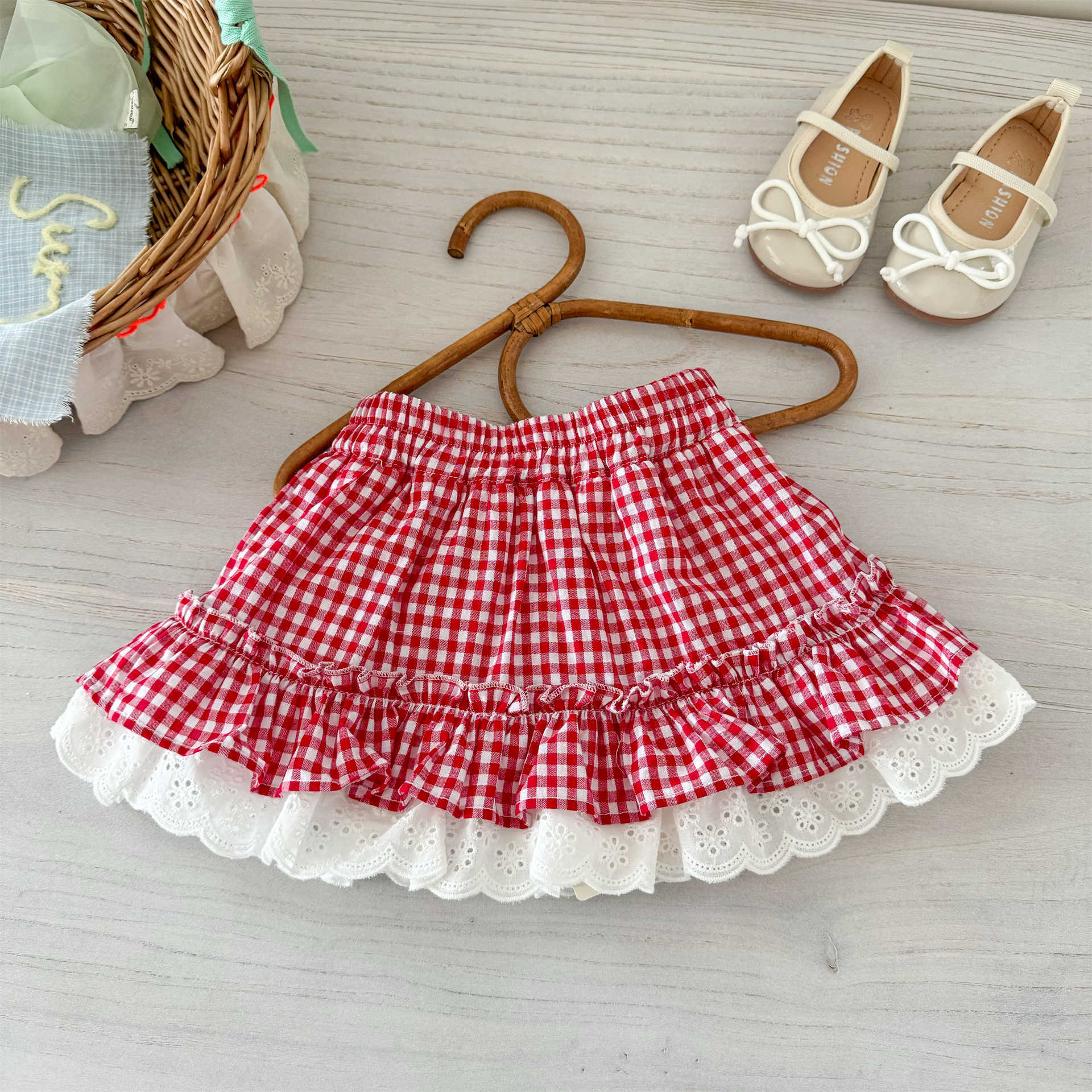 Children's Star Yuan Ropa para niños coreanos Falda corta para niñas Falda de media longitud Verano Nuevo estilo Estilo occidental Bebé Hermosa falda de pastel a cuadros