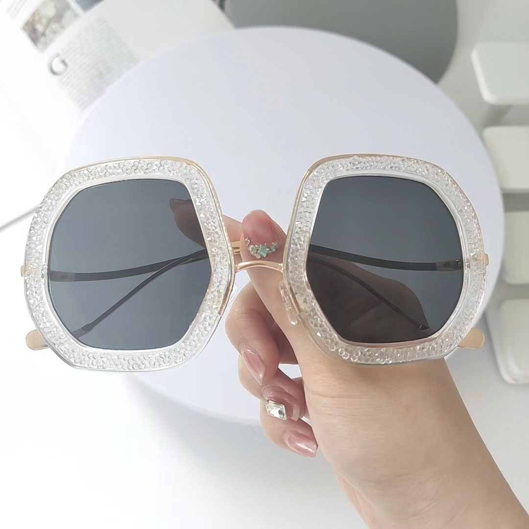 Fashionable trend sunglasses