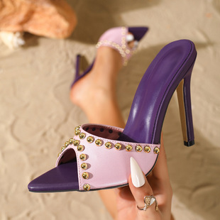 �p���L��ɫƴ���Tᔸ߸�����Ů�ļ��^�����r���⴩��Ь